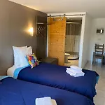 Logis La Chaumière Hotel 2*