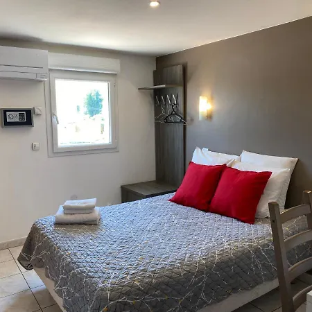 Logis La Chaumière 2*