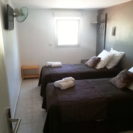 Logis La Chaumière Hotel 2*