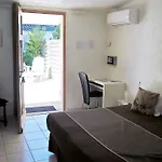 Logis Restaurant La Chaumiere מלון 2*