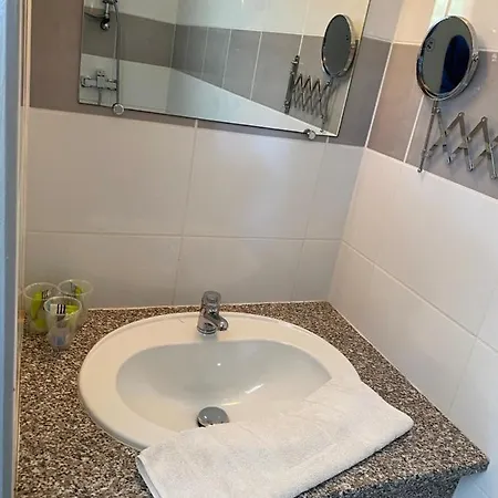 Logis La Chaumiere مارسيلان