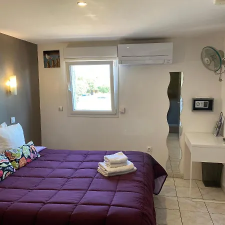 La Chaumiere Hotel 2*