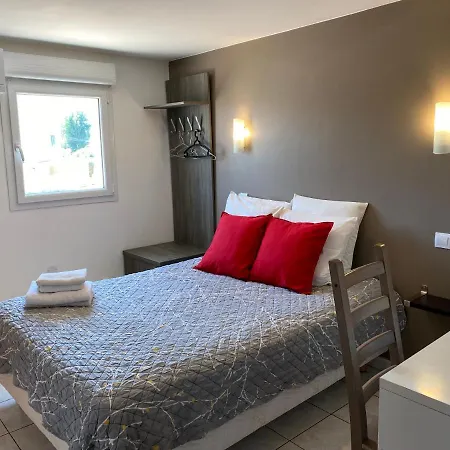La Chaumiere 2*