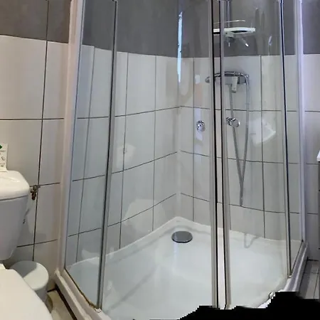 Logis La Chaumiere 2* مارسيلان