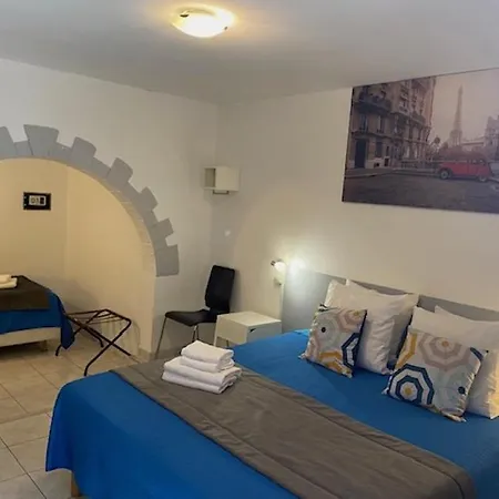 La Chaumiere Hotel 2*
