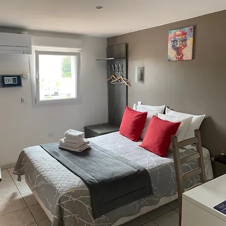 Hotel Logis Hotel Restaurant La Chaumiere 2*