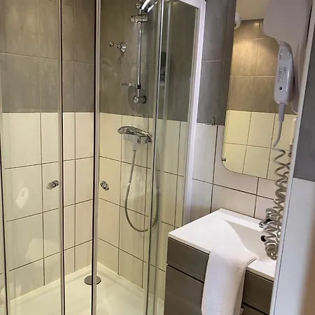 Hotel Logis Hotel Restaurant La Chaumiere 2*