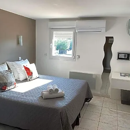 Hotel Logis Restaurant La Chaumiere 2*