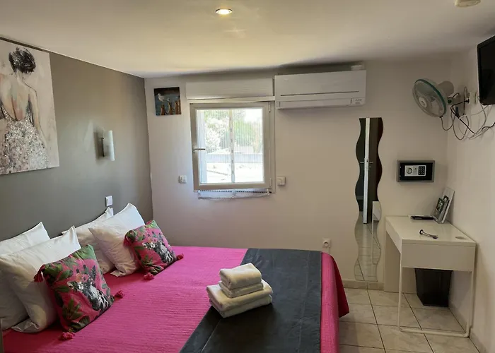 Hotell Logis Restaurant La Chaumiere